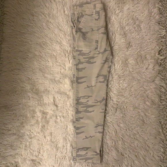 Blossom and clover camo pants - Picture 3 of 4